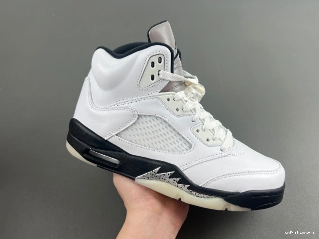 5 JORDAN AIR RETRO DD0587-110 'WHITE BLACK' 1207